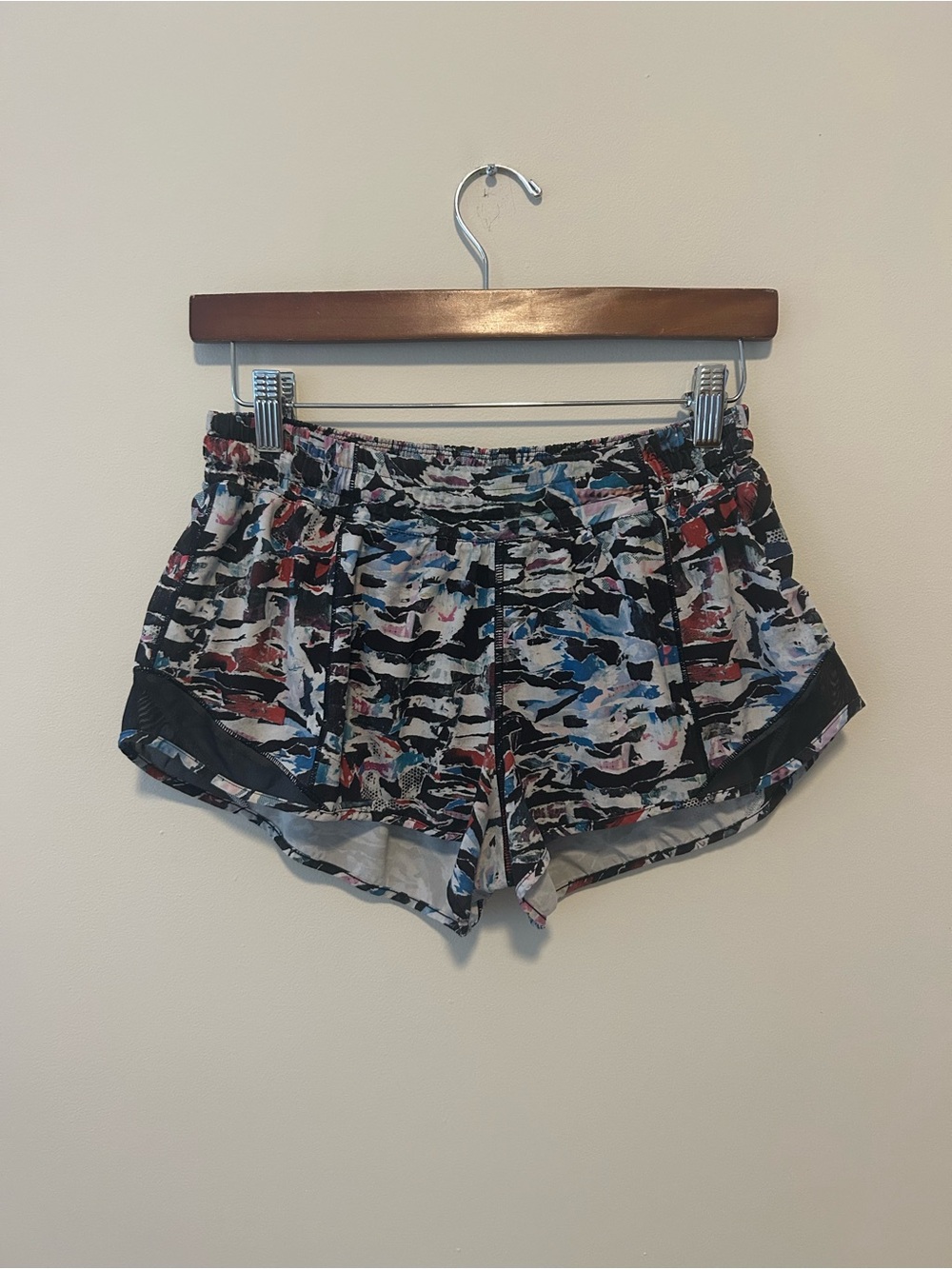 Lululemon hotty hot shorts 2.5”